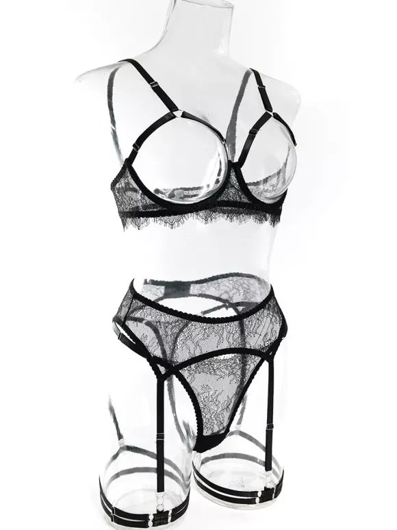 Ensembles 4 pièces de lingerie en dentelle sans bonnets : soutien-gorge et culotte noirs en dentelle.