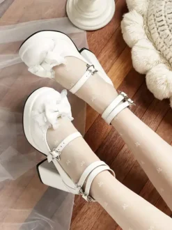 Escarpins Lolita Sweet 艙illets bleus n艙uds lacets bout rond cuir PU talon compensé.