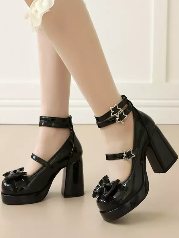 Escarpins Lolita Sweet 艙illets bleus n艙uds lacets bout rond cuir PU talon compensé.