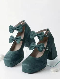 Escarpins Lolita Sweet n艙uds vert foncé tige en micro-daim talon compensé.
