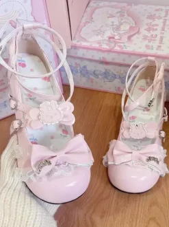 Escarpins Lolita Sweet blanc écru n艙uds bride cheville talon compensé en cuir PU.