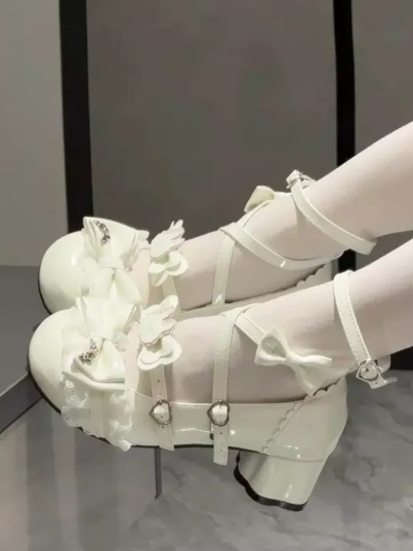 Escarpins Lolita Sweet blanc écru n艙uds bride cheville talon compensé en cuir PU.