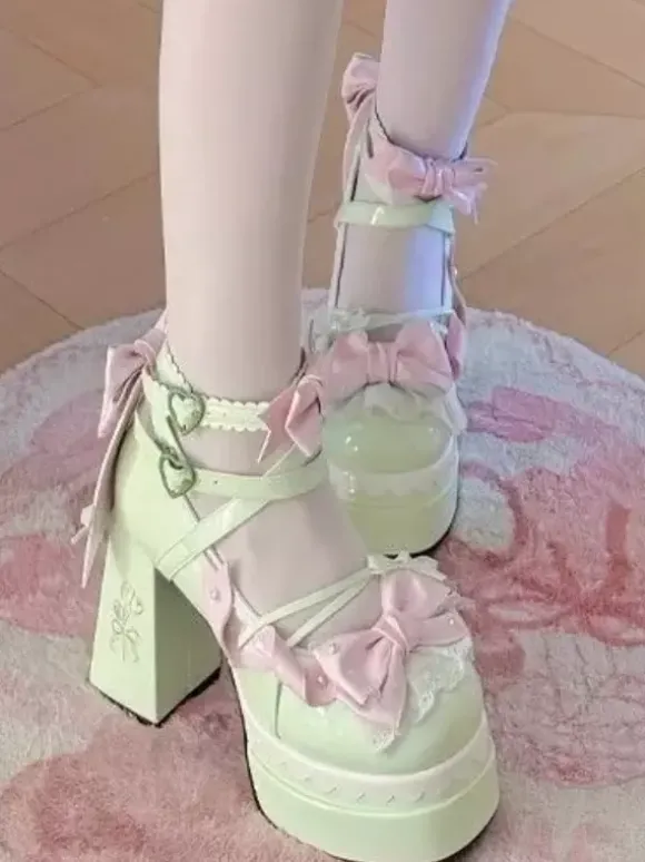 Escarpins Lolita Sweet vert clair à n艙uds en cuir PU à talons épais.