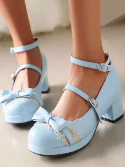 Escarpins Lolita à talons compensés en cuir verni ornés de n艙uds violets et de dentelle