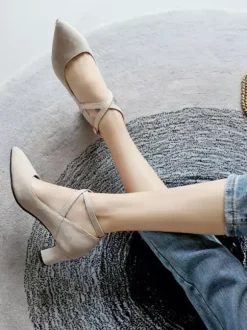 Femmes talons mi-bas noir bout pointu talon épais sangle de cheville réglable croisé escarpins