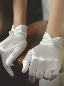 Gants de mariée en satin décoré de perle Gants de mariage blanche