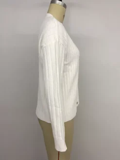 Gilet en maille côtelée à boutons en forme de c艙ur col rond manches longues collection femme 2026