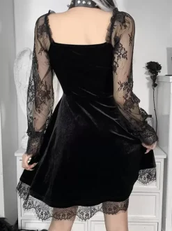 Halloween Robe noire Punk pour femmes  col en c艙ur  manches longues  dentelle  Polyester  robe gothique