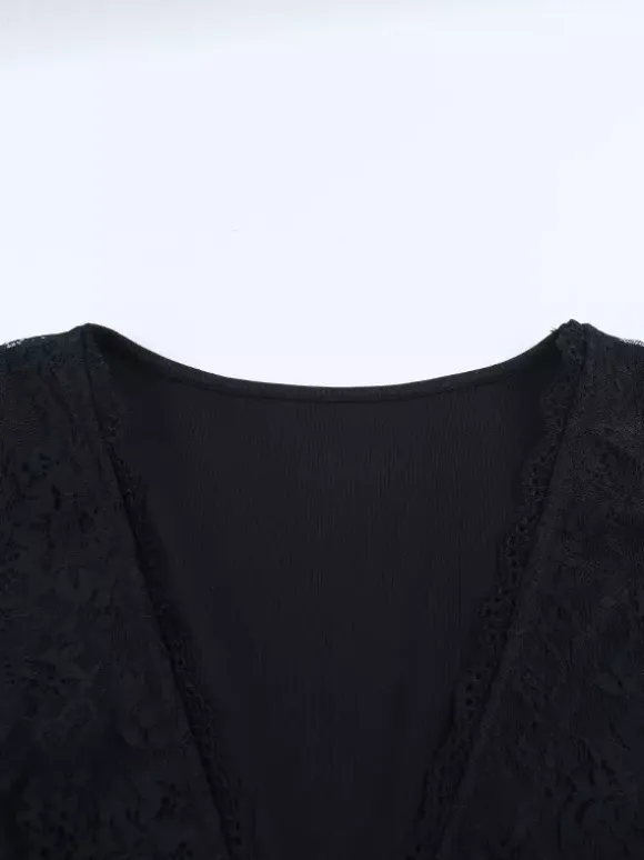 Haut à col V profond et bordure en dentelle pour femme - Chemisier noir sexy et ajusté - Style gothique - Collection printemps 2026