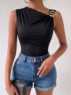 Haut court noir chic sans manches pour femme