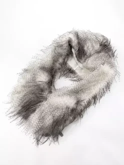 Haut à capuche dos nu en fausse fourrure avec ourlet à franges pour femme 2026