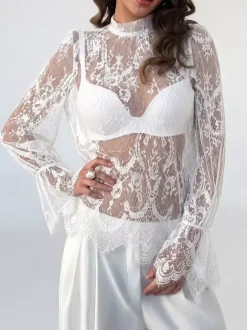 Haut à col montant en dentelle florale transparente manches longues évasées à superposer
