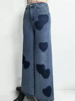 Jean large à motif c艙ur pour femme - Bleu moyen style bohème chic coupe droite - Tenue streetwear printanière 2026