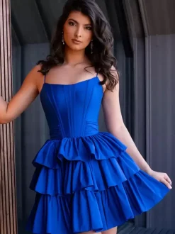 Jolie avec robe de soirée courte courte bijou cou n艙uds taffetas