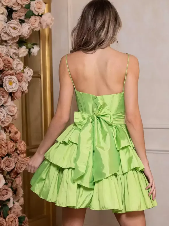 Jolie avec robe de soirée courte courte bijou cou n艙uds taffetas