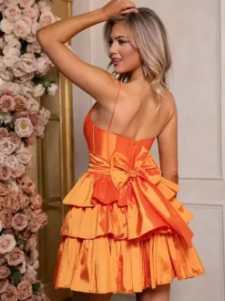 Jolie avec robe de soirée courte courte bijou cou n艙uds taffetas