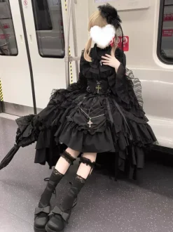 Jupe Gothic Lolita à volants noire et blanche avec ceinture