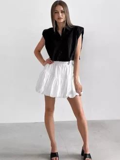 Jupe mini à volants et taille élastique effet ballons.