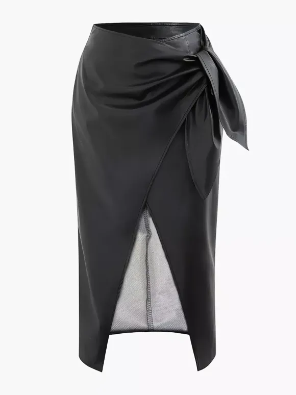Jupe noire taille haute en similicuir sexy mi-mollet pour l'été.