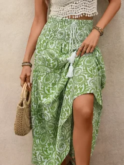 Jupe longue maxi asymétrique à imprimé cachemire vert pour femme taille smockée volants style bohème fluide avec ceinture à pompons