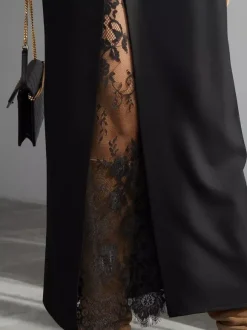 Jupe midi droite taille haute fendue sur le devant en dentelle
