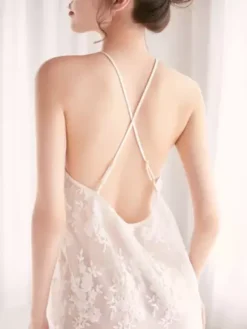 Linge de Mariée Chemise de nuit sexy en dentelle blanche dos nu semi-transparente mini-robe à bretelles et ourlet festonné