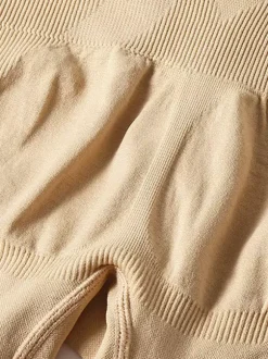 Linge de Mariée Lingerie sculptante couleur chair boutonnée sur le devant shorty gainant taille haute ajustable grandes tailles fermeture à agrafes effet ventre plat et fesses galbées sans coutures.