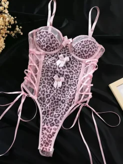 Lingerie en dentelle léopard rose pour femme