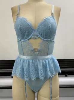 Lingerie en dentelle noire sexy pour femme