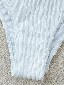 Maillot de bain bikini dos nu en tissu texturé pour l'été 2026
