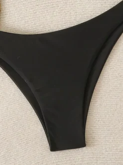 Maillot de bain bikini noir à lacets pour femme idéal pour l'été à la plage.