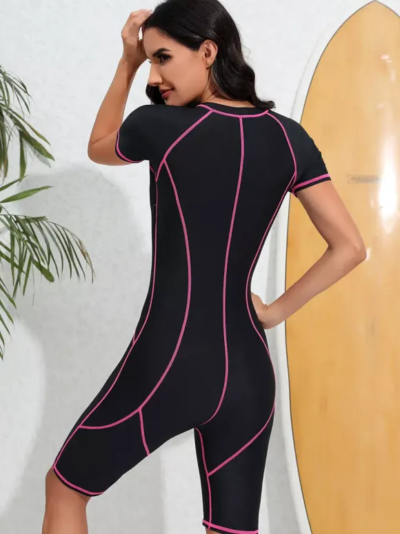 Maillot de bain athlétique shorty à fermeture éclair sur le devant et coutures contrastées