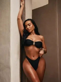 Maillot de bain bikini pour femme noir à perles et épaules dénudées idéal pour l'été à la plage