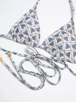 Maillot de bain deux pièces imprimé à carreaux et fleurs pour l'été 2026