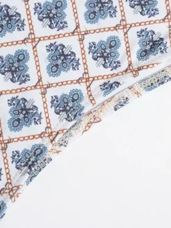 Maillot de bain deux pièces imprimé à carreaux et fleurs pour l'été 2026