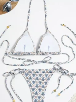 Maillot de bain deux pièces imprimé à carreaux et fleurs pour l'été 2026
