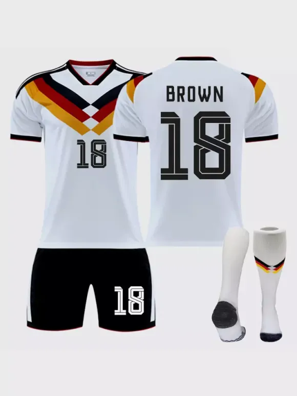 Maillot domicile de l'équipe nationale de football d'Allemagne 2026 n° 18 marron manches courtes ensemble 3 pièces pour adultes et enfants