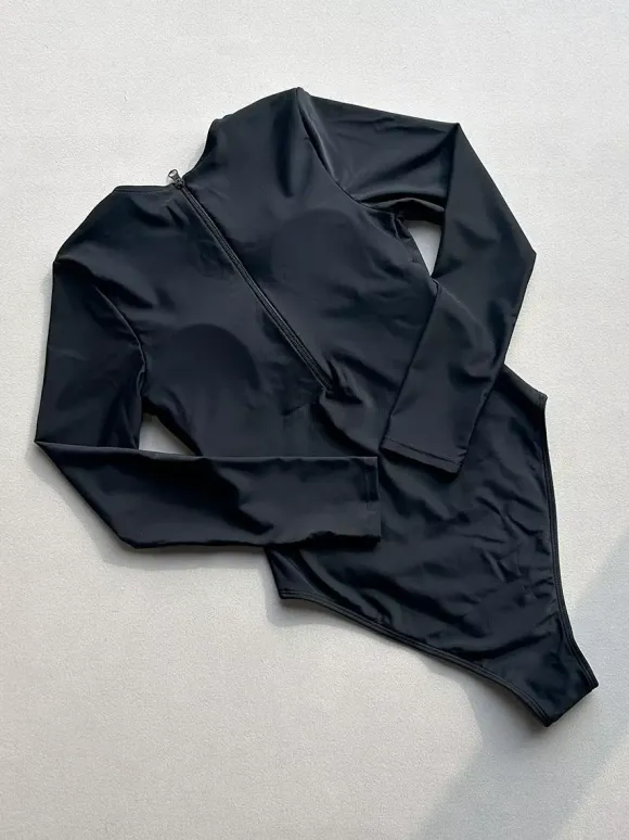 Maillots de bain une pièce pour femmes détails métalliques blancs col bijou maillots de bain d'été pour la plage