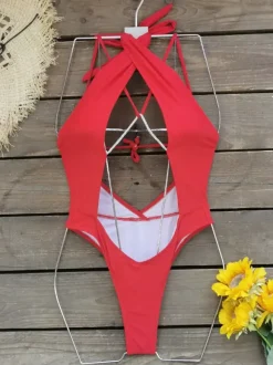 Maillots de bain une pièce pour femmes noirs à découpes dos nu et bretelles croisées parfaits pour l'été et la plage