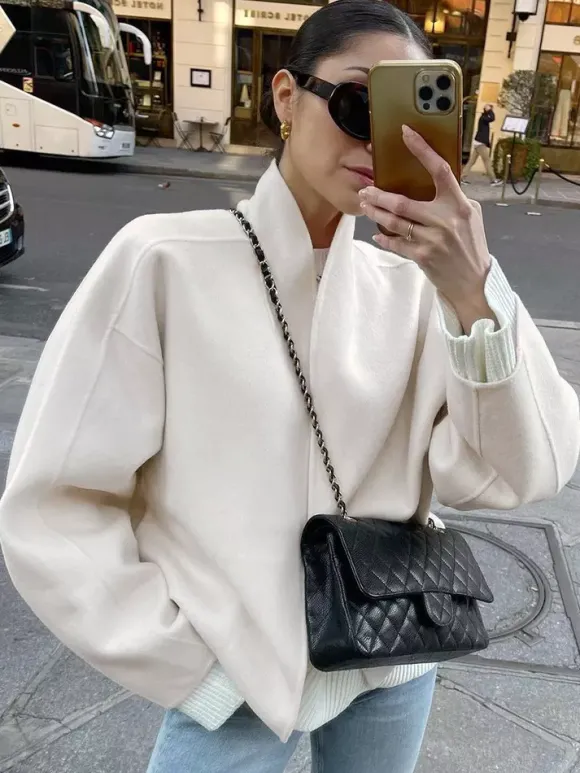 Manteau court femme à col montant - Veste crème coupe oversize - Tenues décontractées et minimalistes pour le printemps 2026
