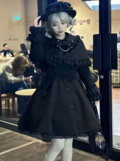 Manteau Sweet Lolita à n艙uds noirs manches longues style automne-hiver avec cape