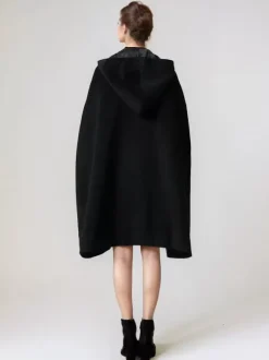 Manteau cape en laine noire avec capuche Poncho surdimensionné Vêtements d'extérieur d'hiver pour femmes 2026