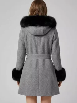 Manteau à capuche ceinturé en laine mélangée avec poignets en fausse fourrure noire pour femme 2026
