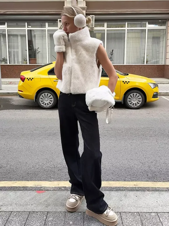 Manteau sans manches en fausse fourrure bicolore crème et blanc cassé fermeture éclair intégrale col montant gilet chaud
