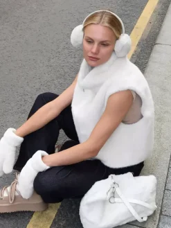 Manteau sans manches en fausse fourrure bicolore crème et blanc cassé fermeture éclair intégrale col montant gilet chaud