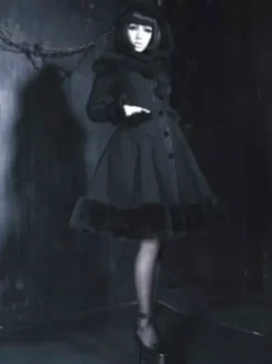 Manteaux gothiques Lolita Manteau noir Pompons Pardessus Polyester Automne Lolita Vêtements d'extérieur