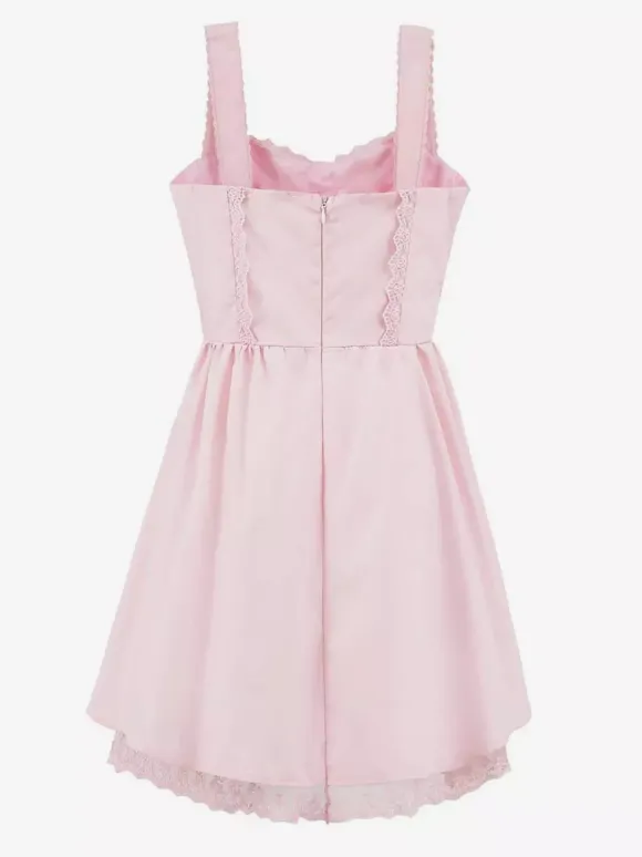 Mini-robe rose tendre à bordures en dentelle pour l'été 2026