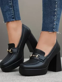 Mocassins à plateforme pour femmes avec détails métalliques et talons épais