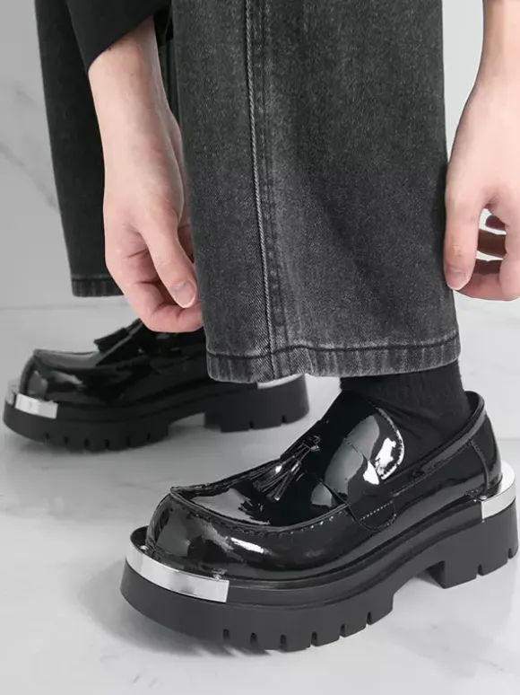 Mocassins noirs pour hommes bout rond détails métalliques chaussures à enfiler