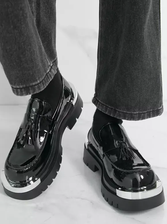 Mocassins noirs pour hommes bout rond détails métalliques chaussures à enfiler
